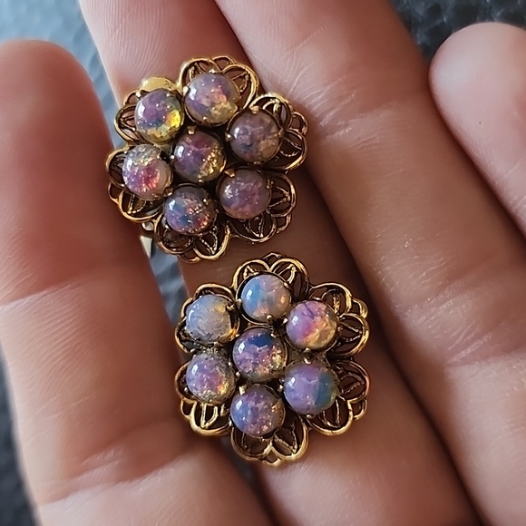 VTG clip on earrings - Picture 4 of 8